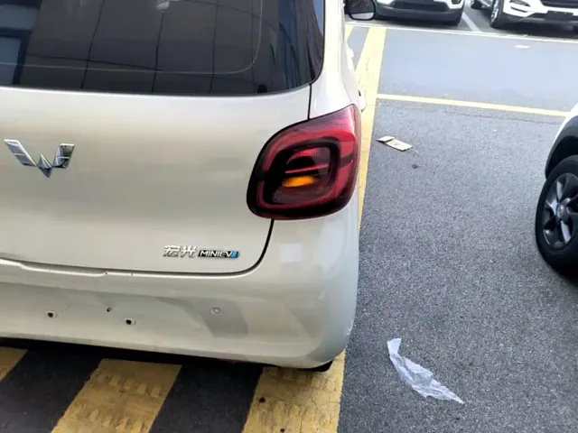 Wuling Hongguang Mini EV — Фото автомобиля 7