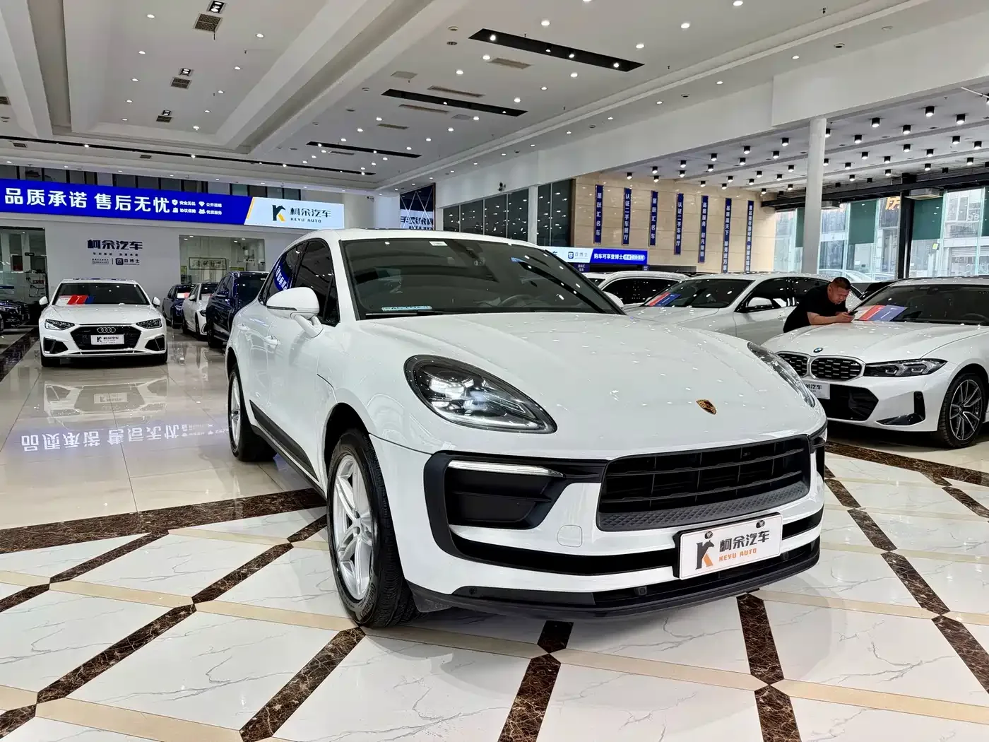 Porsche Macan 2024 Macan 2.0T — Фото автомобиля 4