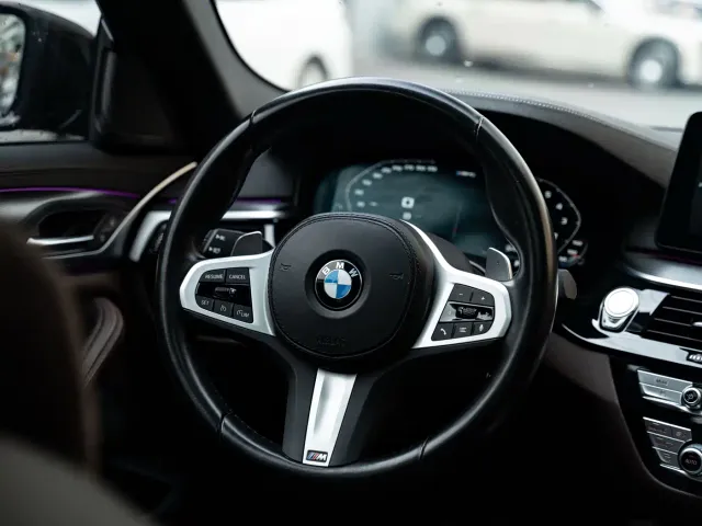 BMW 5 Series — Фото автомобиля 10