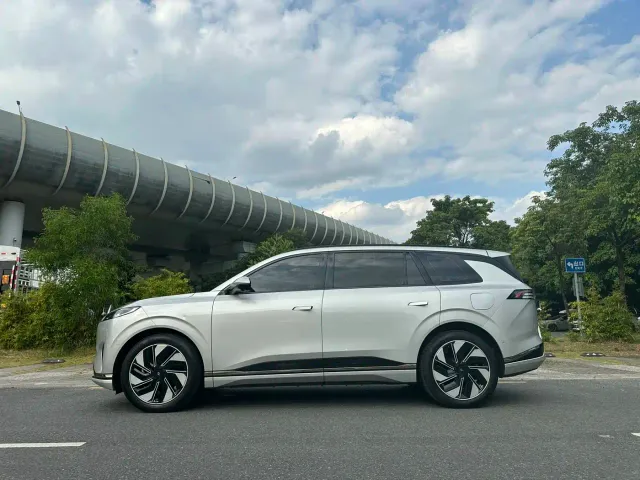 Dongfeng eπ 008 — Фото автомобиля 4