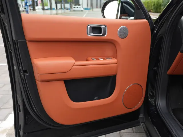 Li Auto L9 — Фото автомобиля 12