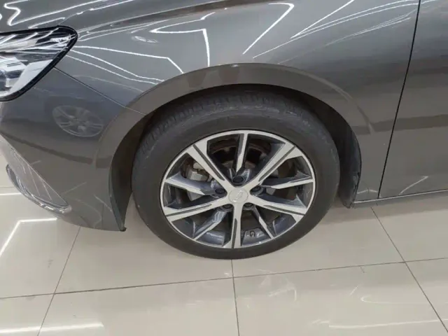 Geely Emgrand — Фото автомобиля 22