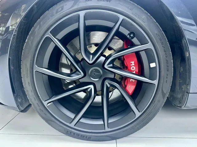 Tesla Model 3 — Фото автомобиля 10