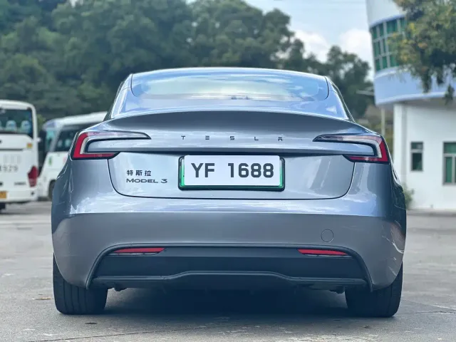 Tesla Model 3 — Фото автомобиля 6
