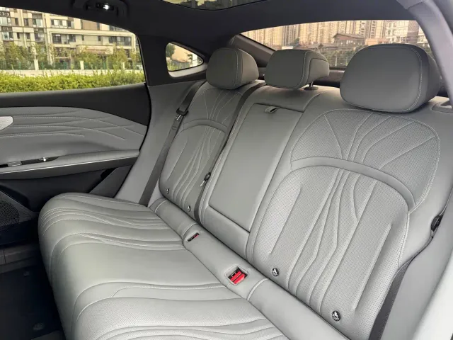 Geely Galaxy E8 — Фото автомобиля 8