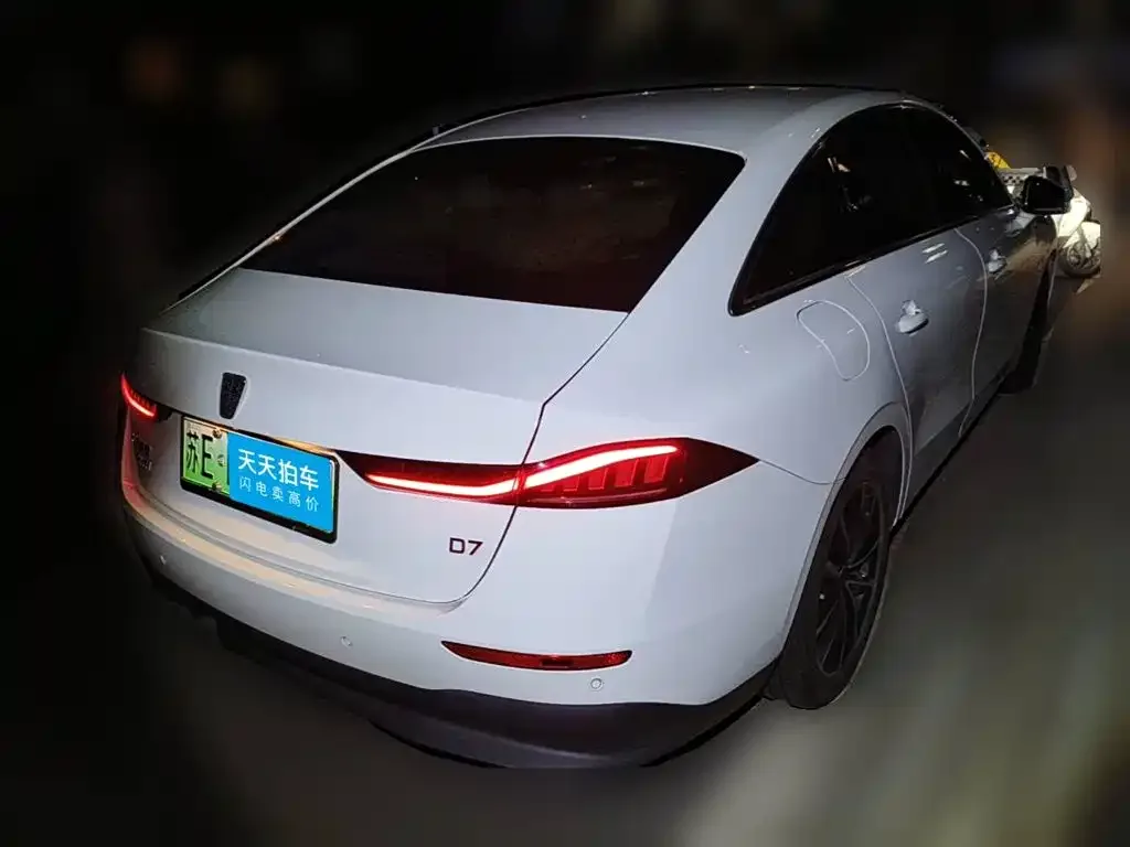 Roewe Roewe D7 2025 DMH 125km World Champion Edition — Фото автомобиля 2