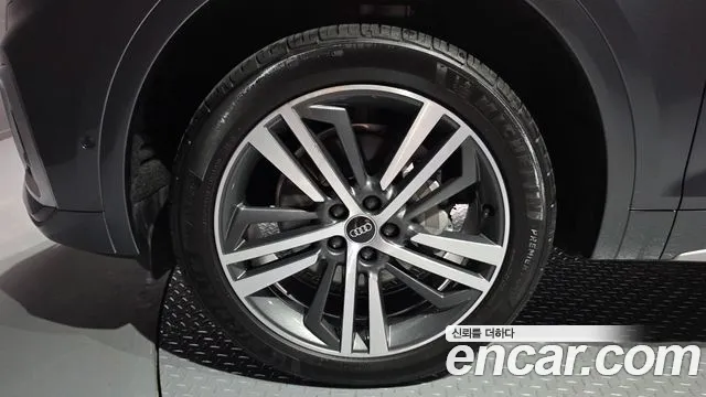 Audi Q5 40 TDI quattro Premium — Фото автомобиля 4