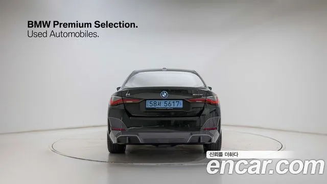 BMW i4 — Фото автомобиля 4
