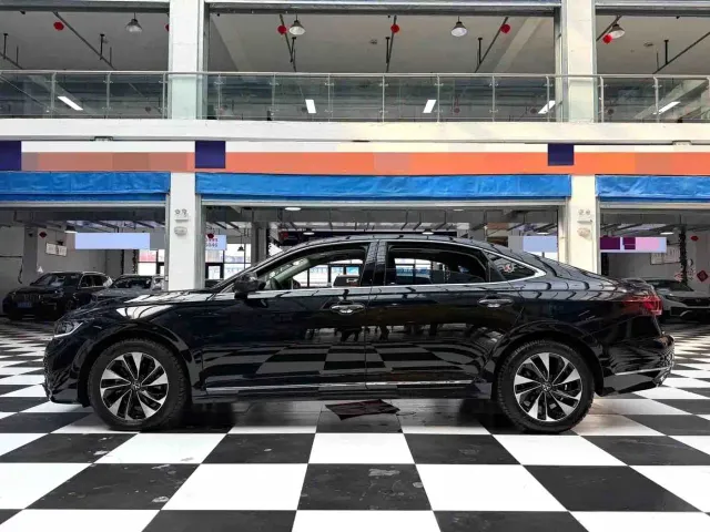 Volkswagen Passat — Фото автомобиля 18