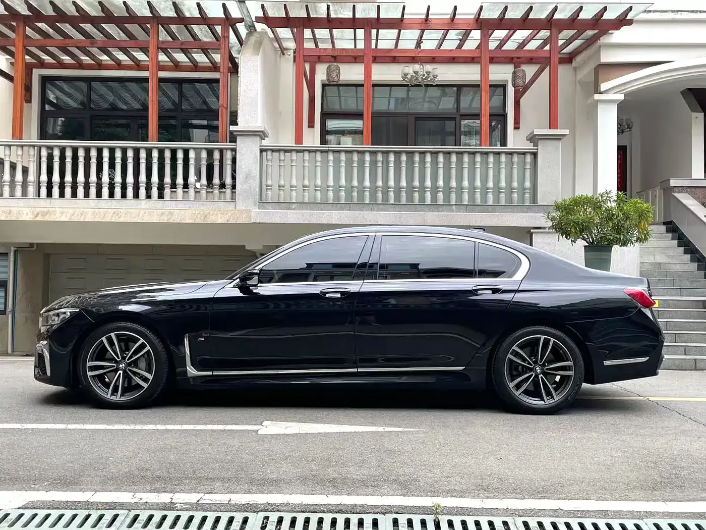 BMW BMW 7 Series 2021 Model 730Li M Sport Package — Фото автомобиля 9