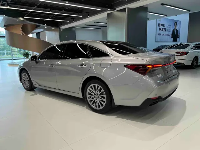 Toyota Avalon — Фото автомобиля 4
