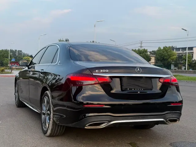 Mercedes-Benz E-Class — Фото автомобиля 6