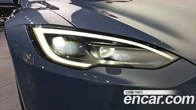 Tesla Model S — Фото автомобиля 7
