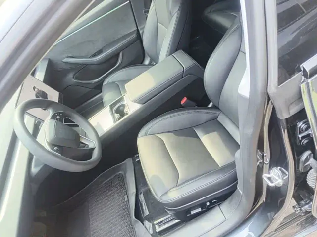 Tesla Model 3 — Фото автомобиля 14