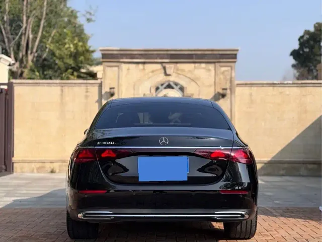 Mercedes-Benz E-Class — Фото автомобиля 15