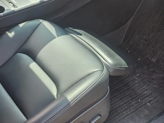 Tesla Model Y — Фото автомобиля 18
