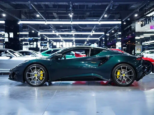 Lotus Emira — Фото автомобиля 5