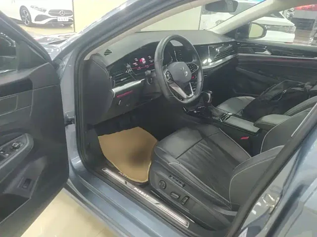 Volkswagen Passat — Фото автомобиля 14
