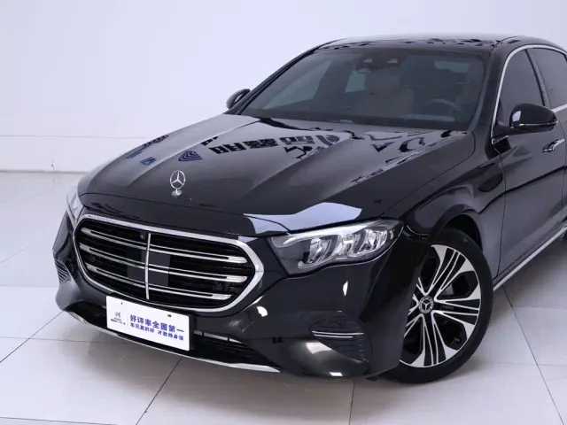 Mercedes-Benz E-Class — Фото автомобиля 3