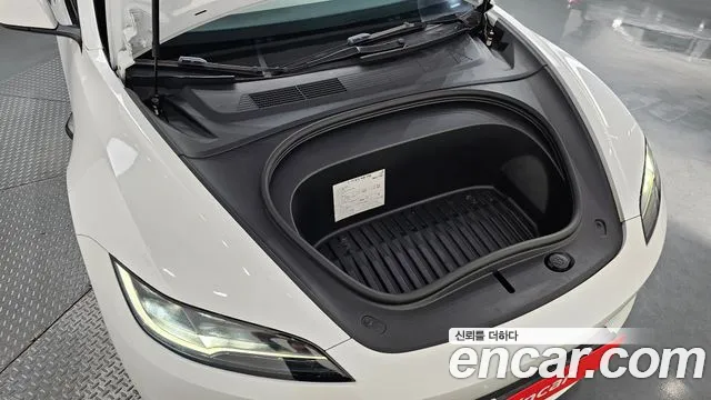 Tesla Model 3 — Фото автомобиля 6