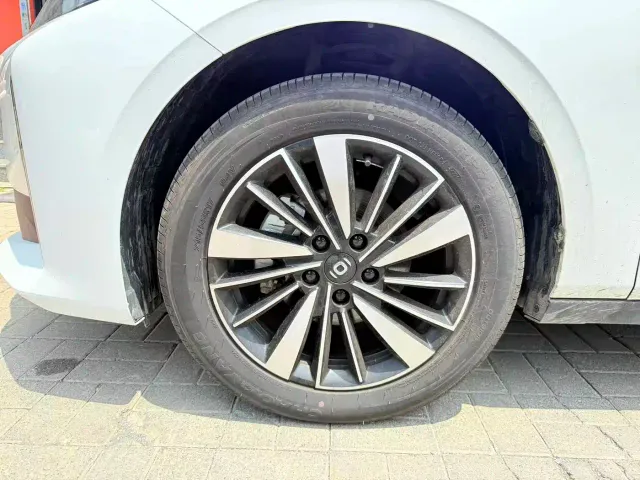 Changan Qiyuan A05 — Фото автомобиля 3