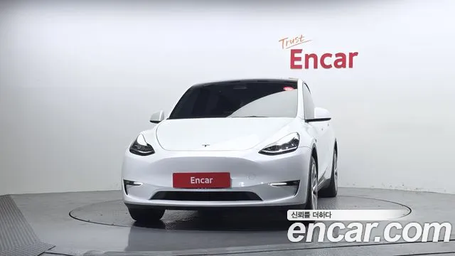 Tesla Model Y — Фото автомобиля 3