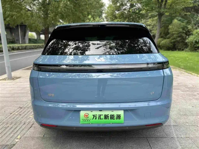 Li Auto L7 — Фото автомобиля 11