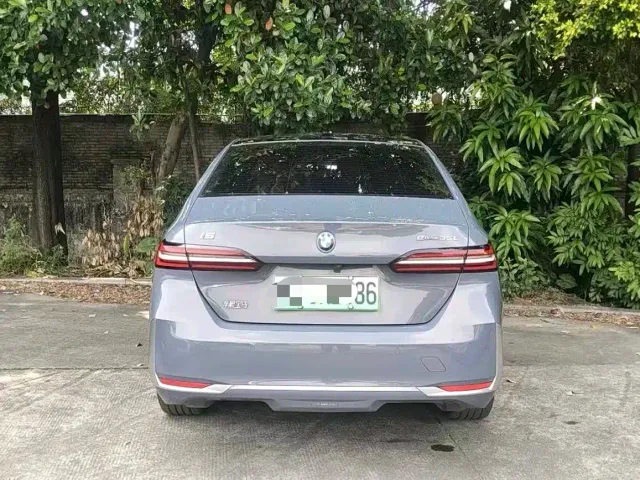 BMW i5 — Фото автомобиля 3