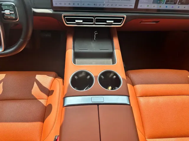 Li Auto L7 — Фото автомобиля 14