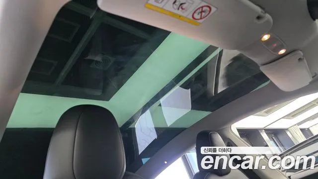 Tesla Model Y — Фото автомобиля 23