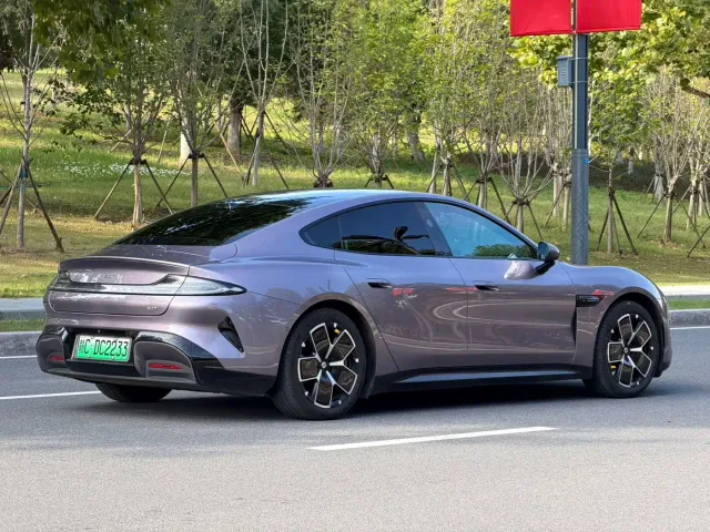 Xiaomi SU7 — Фото автомобиля 4