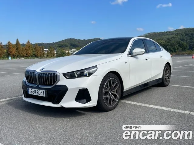 Фотография автомобиля — BMW 5 Series