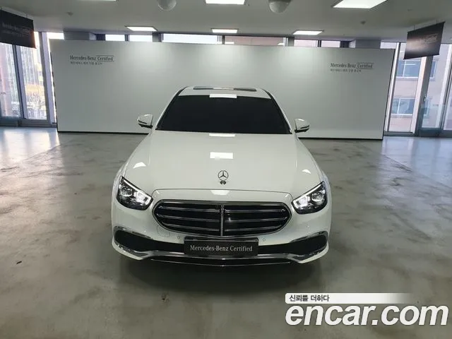 Mercedes-Benz E-Class — Фото автомобиля 3