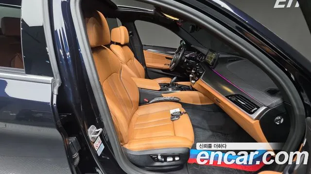 BMW 5 Series G30 — Фото автомобиля 16