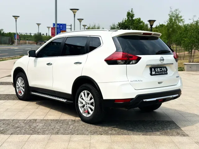 Nissan X-Trail — Фото автомобиля 7
