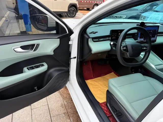 Roewe D6 — Фото автомобиля 14