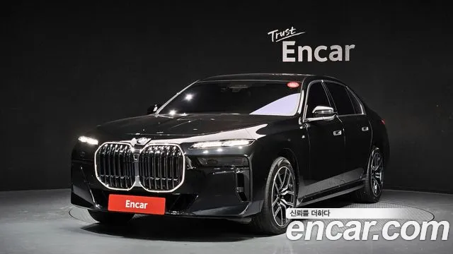 Фотография автомобиля — BMW 7-Series