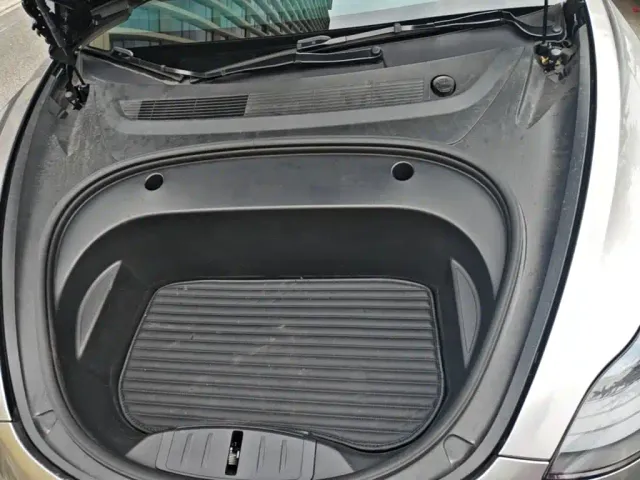 Tesla Model 3 — Фото автомобиля 15