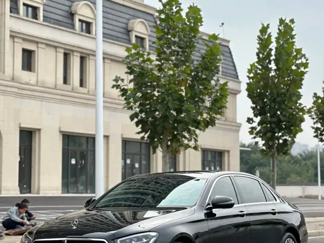 Mercedes-Benz E-Class — Фото автомобиля 2
