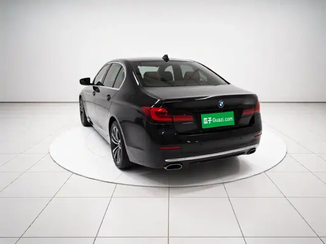 BMW 5 Series — Фото автомобиля 4
