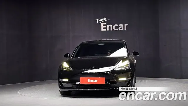Tesla Model 3 — Фото автомобиля 3