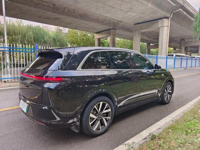 Li Auto L7 — Фото автомобиля 6
