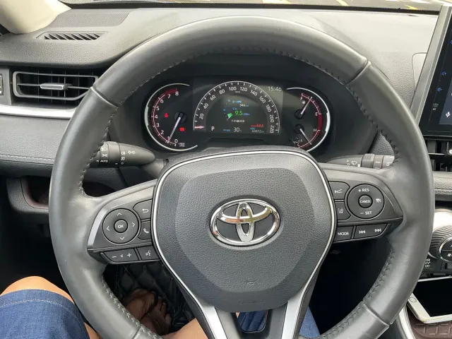 Toyota RAV4 — Фото автомобиля 9