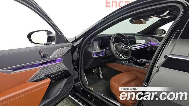 BMW i7 G70 — Фото автомобиля 15