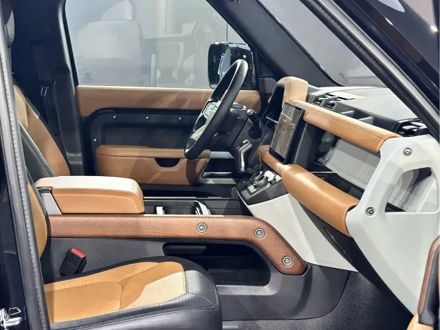 Land Rover Defender — Фото автомобиля 6