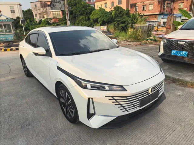 Changan Eado — Фото автомобиля 3