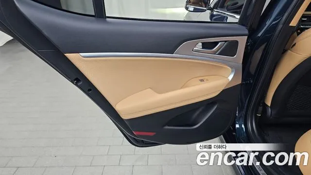 Genesis G70 — Фото автомобиля 25