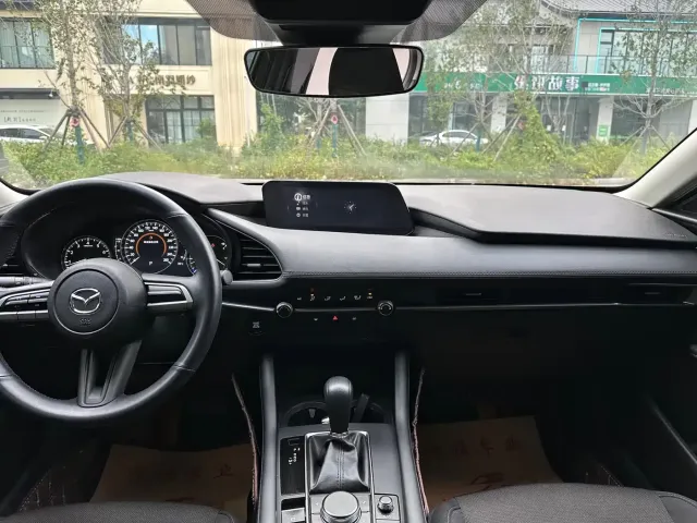 Mazda Axela — Фото автомобиля 6