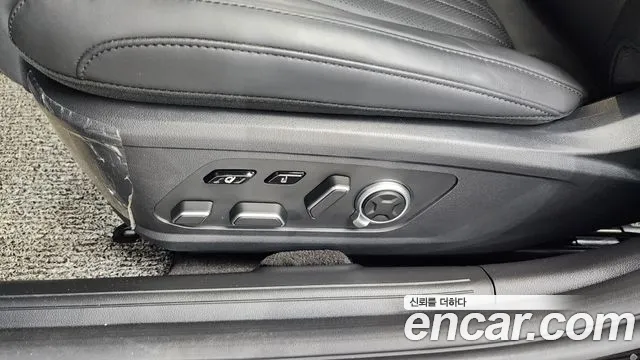 Hyundai Grandeur Grandeur (GN7) 2.5 Бензин 2WD — Фото автомобиля 21