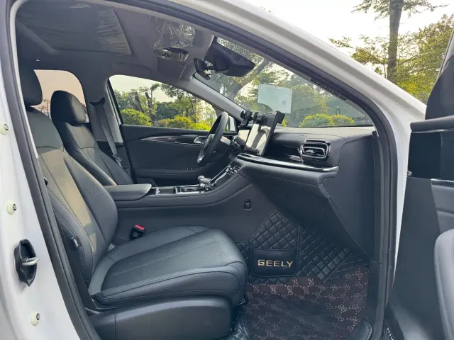 Geely Emgrand — Фото автомобиля 11